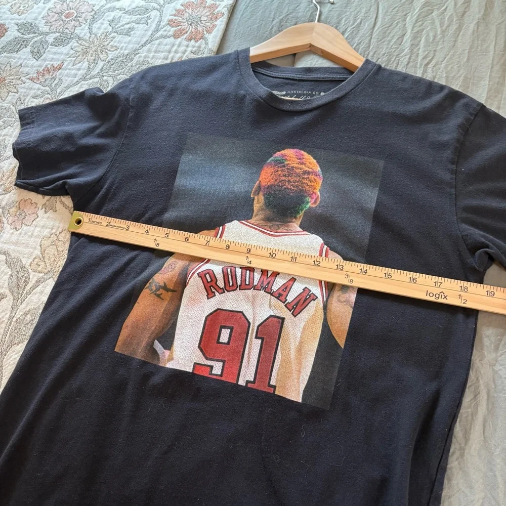 Mitchell & Ness Dennis Rodman Tee. Size Medium. - Picture 7 of 7
